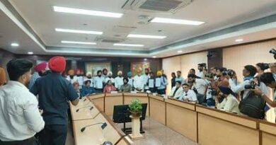 1984 के दंगे में मारे गए लोगों के परिवारों को मिली नौकरी, CM ने दिया ज्वाइनिंग लेटर