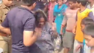 रुद्रपुर : बच्चा चोरी के शक में महिला को लोगों ने पकड़ा, पिटाई के बाद पुलिस को सौंपा