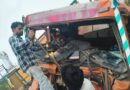किच्छा में दो ट्रकों की भिड़ंत, केबिन में फंसा चालक