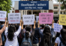 किच्छा : यूनिवर्सिटी की मान्यता नहीं होने से भड़के विद्यार्थियों ने कलक्ट्रेट में प्रदर्शन