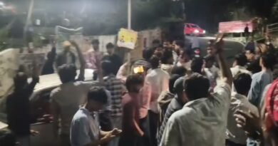 उत्तराखंड : छात्र संघ चुनाव के बाद दो गुटों में मारपीट, दुकानदार घायल, कोतवाली में हंगामा
